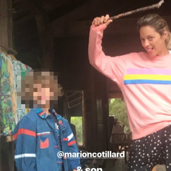 Le compagnon de Marion Cotillard et papa de Louise s'est confié le samedi 4 janvier face à Isabelle Ithubruru dans l'émission 50’Inside à propos de l'entrée dans le cinéma de son fils. 

Capture d'écran de Marion Cotillard et son fils Marcel, publié sur le compte public de Marguerite Bartherotte le 27 août 2018.