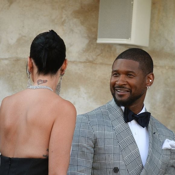 Usher et sa femme Jenn Goicoechea ont été aperçus à Venise avant le mariage très attendu de Jeff Bezos. Backgrid UK/Bestimage