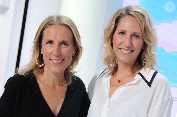 Agathe Lecaron et Maud Fontenoy à l'enregistrement de l'émission "Vivement Dimanche" au Studio Gabriel à Paris le 16 novembre 2022 © Guillaume Gaffiot / Bestimage