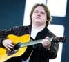 Un grand retour au festival de Glastonbury
Lewis Capaldi se produit sur la scène Pyramid lors du festival de Glastonbury 2025 à Worthy Farm, Pilton, Royaume-Uni. Photo par Julie Edwards/Avalon/ABACAPRESS.COM