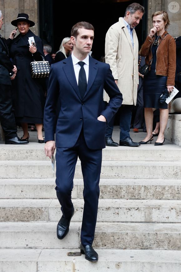 Exclusif - Stávros Niárchos à la sortie de la messe hommage à Doris Brynner dans l'église Saint-Philippe-du-Roule à Paris le 4 juin 2025.

© Christophe Clovis / Bestimage