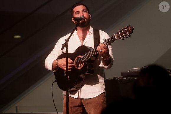 Kendji Girac - Célébration des 10 ans du centre commercial Beaugrenelle à Paris, France. Le 12 octobre 2023. © Christophe Clovis / Bestimage