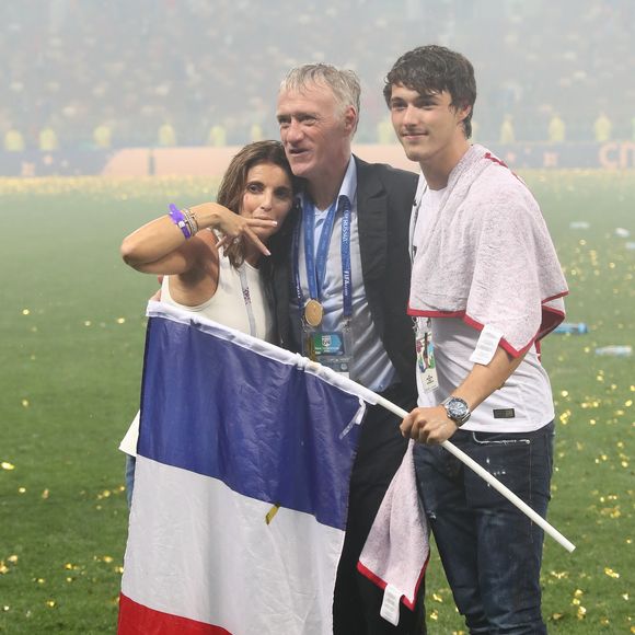 Didier Deschamps avec son fils Dylan et sa femme Claude Deschamps - Finale de la Coupe du Monde de Football 2018 en Russie à Moscou, opposant la France à la Croatie (4-2) le 15 juillet 2018 
© Cyril Moreau/Bestimage