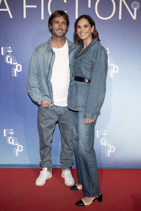 Camille Lou et son fiancé Romain Laulhe assistent au photocall de Cats Eyes lors du 26ème Festival de la Fiction de La Rochelle, le 12 septembre 2024 à La Rochelle, France. Photo by David NIVIERE/ABACAPRESS.COM