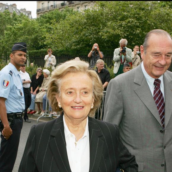 Bernadette et Jacques Chirac - Inauguration de la place Loulou Gasté dans le 17e arrondissement de Paris RINDOFF-GUIREC / BESTIMAGE