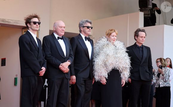 Lukasz Zal, Hanns Zischler, Pawel Pawlikowski, Sandra Hüller, August Diehl - Montée des marches du film " Fatherland " lors du 79ème Festival International du Film de Cannes, le 14 mai 2026. © Jacovides-Moreau / Bestimage