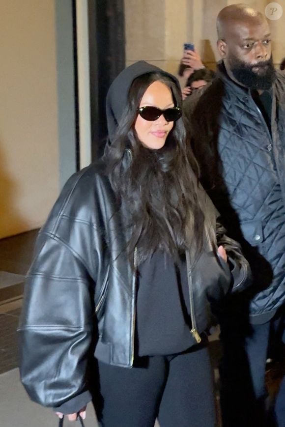 Rihanna est passée faire du shopping aux Galeries Lafayette à Paris le 6 avril 2026. Agence / Bestimage