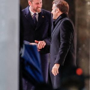 En tant que colonel en chef du 1er bataillon du régiment Mercian
Emmanuel Macron, président de la République Française et le prince William, prince de Galles - Arrivées à la cérémonie de réouverture de la cathédrale Notre-Dame de Paris, le 7 décembre 2024. Joyau de l’art gothique, lieu de culte et de culture, symbole universel de la France et de son histoire, la cathédrale de Notre-Dame de Paris rouvre ses portes les 7 et 8 décembre, cinq ans après le terrible incendie qui l’avait ravagée le 15 avril 2019. © Bestimage