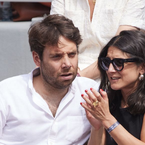 Agathe Lambret et Benjamin Duhamel dans les tribunes de la finale Dames des Internationaux de Tennis de Roland Garros à Paris le 8 juin 2024. © Jacovides-Moreau/Bestimage