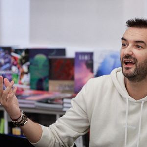 EXCLUSIF - Le chef français Cyril Lignac lors de sa première séance de dédicaces à la veille de la sortie de son nouveau livre « Saisons » à la librairie Mollat à Bordeaux, en France, le 16 octobre 2019.  Photo de Thibaud Moritz/ABACAPRESS.COM