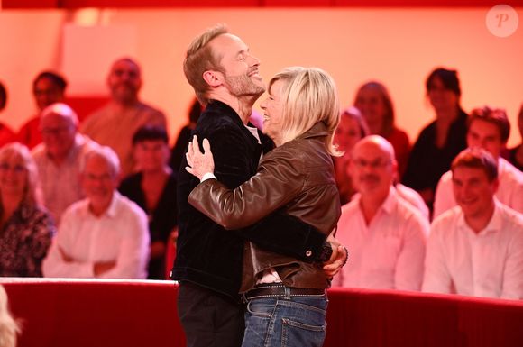 Dans la seconde partie, Chantal Ladesou fera rire Michel Drucker et ses invités avec son humour piquant.

Exclusif - Chantal Ladesou et Damien Thevenot lors de l'enregistrement de l'émission Vivement Dimanche, au studio Rive gauche, à Paris, France, le 22 octobre 2025, présentée par M.Drucker, diffusée sur France 3 le 16 novembre 2025. © Guillaume Gaffiot/Bestimage