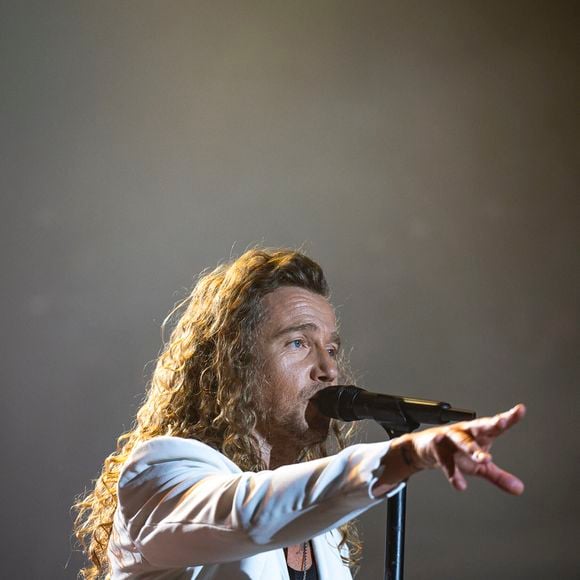 Julien Doré en concert au festival du Printemps de Pérouges au Château de Saint-Maurice-de-Rémens, le 25 juin 2025. Crédit Sandrine Thesillat / PsNewZ / Bestimage
