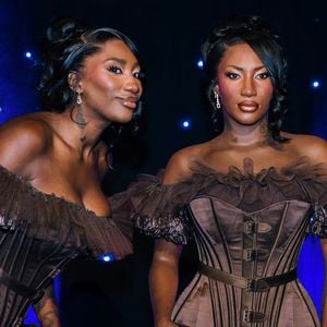 Elle a inauguré sa statue au cours d'une soirée longtemps tenue secrète

Exclusif - Aya Nakamura fait son entrée au musée Grévin, le 12 juin 2025. Avec plus de 6 milliards de streams et 24 certifications de disques de diamant (16 en France, 8 à l'international), la chanteuse de 30 ans a découvert son double de cire (robe JP Gaultier) en déclarant au journal "Le Parisien", "C'est super prestigieux d'être ici, je vais être accompagnée de Rihanna, Lady Gaga, Beyoncé, des artistes avec qui j'ai grandi, donc c'est une grosse fierté pour moi aujourd'hui". A la suite de l'inauguration, gardée secrète jusqu'au dernier moment, les fans pourront admirer la statue de leur idole à partir du 13 juin 2025.
© Camulo James / Bestimage