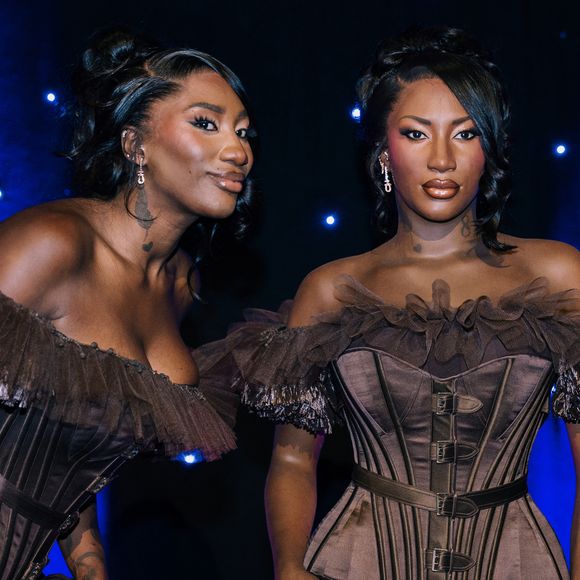 Elle a inauguré sa statue au cours d'une soirée longtemps tenue secrète

Exclusif - Aya Nakamura fait son entrée au musée Grévin, le 12 juin 2025. Avec plus de 6 milliards de streams et 24 certifications de disques de diamant (16 en France, 8 à l'international), la chanteuse de 30 ans a découvert son double de cire (robe JP Gaultier) en déclarant au journal "Le Parisien", "C'est super prestigieux d'être ici, je vais être accompagnée de Rihanna, Lady Gaga, Beyoncé, des artistes avec qui j'ai grandi, donc c'est une grosse fierté pour moi aujourd'hui". A la suite de l'inauguration, gardée secrète jusqu'au dernier moment, les fans pourront admirer la statue de leur idole à partir du 13 juin 2025.
© Camulo James / Bestimage