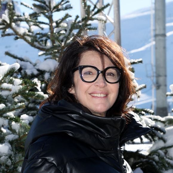 Zabou Breitman au photocall du film "14 Jours pour aller mieux" de la 27e Festival International du Film de Comédie de l'Alpe d'Huez, France, le 20 janvier 2024. © Dominique Jacovides/Bestimage