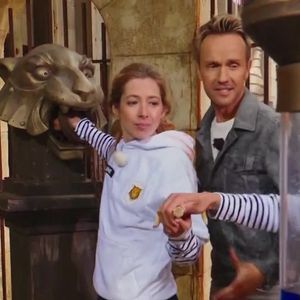 Coline, la candidate anonyme, et Cyril Féraud, dans l'épisode 6 de la saison 37 de "Fort Boyard" diffusée le 8 août 2026 sur France 2.

Capture d'écran France 2