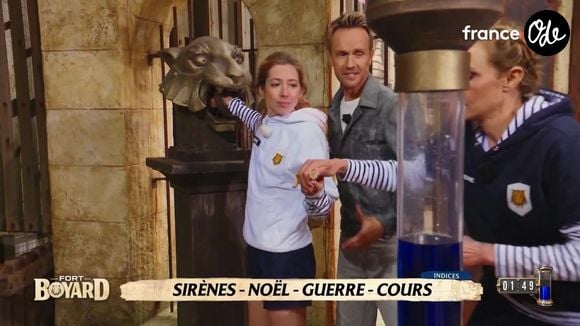 Coline, la candidate anonyme, et Cyril Féraud, dans l'épisode 6 de la saison 37 de "Fort Boyard" diffusée le 8 août 2026 sur France 2.

Capture d'écran France 2