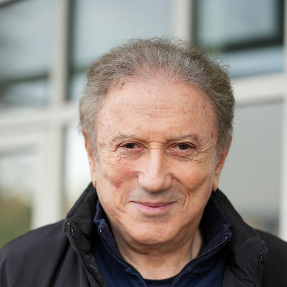 Exclusif - Michel Drucker - Arrivée à l'enregistrement de "Vivement Dimanche" aux Studios Rive Gauche le 5 novembre 2025.
Cette émission sera diffusée sur France 3 le 30 novembre 2025.

© Anne-Sophie Guebey / Bestimage
