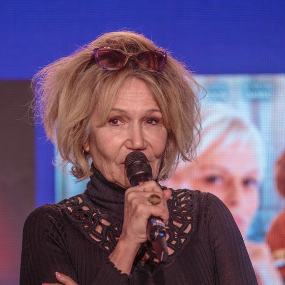 "Au contraire, le métier me ferme une porte et ne comprend manifestement pas. Je suis absolument démunie, je me sens abandonnée, rejetée, punie." 
Clémentine Célarié lors de la remise du Prix Vidocq Jour 4 Serie Mania Festival international Lille 2024, à Lille, France, le 18 mars 2024. © Stéphane Vansteenkiste/Bestimage