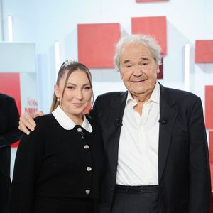 Exclusif - Linh et Pierre Perret  lors de l'enregistrement de l'émission Vivement Dimanche, au studio Rive gauche, à Paris, France, le 22 octobre 2025, présentée par M.Drucker, diffusée sur France 3 le 16 novembre 2025. © Guillaume Gaffiot/Bestimage