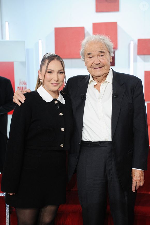 Exclusif - Linh et Pierre Perret  lors de l'enregistrement de l'émission Vivement Dimanche, au studio Rive gauche, à Paris, France, le 22 octobre 2025, présentée par M.Drucker, diffusée sur France 3 le 16 novembre 2025. © Guillaume Gaffiot/Bestimage