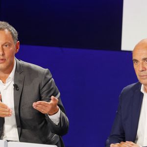 Marc-Olivier Fogiel (directeur général de BFMTV), Hervé Beroud (directeur général délégué de Altice Média, chargé de l' information et du sport) - Conférence de presse de rentrée de BFMTV saison 2021/2022 à l'Altice Campus à Paris, France, le 25 août 2021. © Christophe Clovis/Bestimage