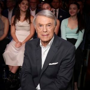 Exclusif - Salvatore Adamo lors de l'enregistrement de l'émission "Le Grand Echiquier - Spéciale Serge Gainsbourg" présentée par C.Chazal et A.Manoukian et diffusée le 7 avril 2026 sur France 2, à Paris, France, le 17 septembre 2025. © Jack Tribeca/Bestimage