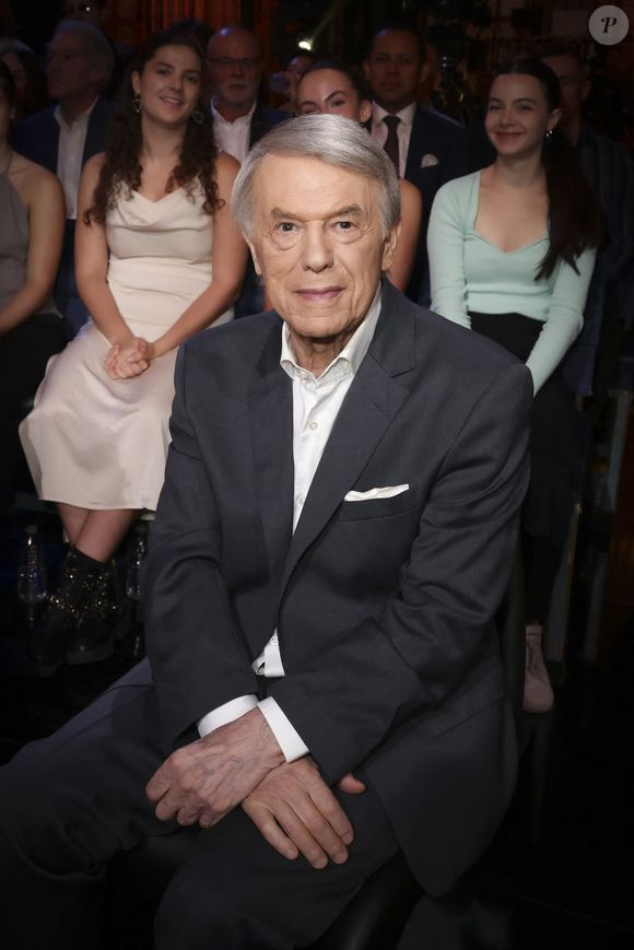 Exclusif - Salvatore Adamo lors de l'enregistrement de l'émission "Le Grand Echiquier - Spéciale Serge Gainsbourg" présentée par C.Chazal et A.Manoukian et diffusée le 7 avril 2026 sur France 2, à Paris, France, le 17 septembre 2025. © Jack Tribeca/Bestimage