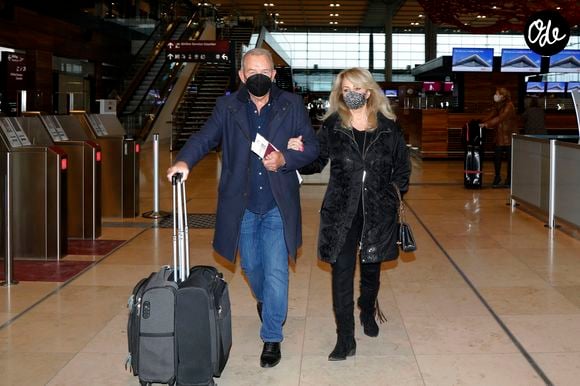 Si l'épreuve du deuil est déjà lourde à porter, Robert Sullivan va traverser un tout premier anniversaire de mariage en solo... 

Bonnie Tyler et son mari Robert Sullivan à l'aéroport Willy-Brandt de Berlin-Brandebourg, à Berlin, Allemagne, le 1er janvier 2022. © Future-Image/Zuma Press/Bestimage