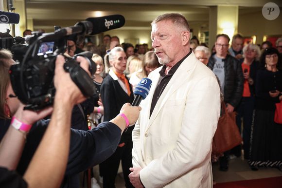Boris Becker et sa femme Lilian de Carvalho Monteiro (enceinte) lors de la présentation du livre "Inside" de Boris Becker au cinéma Delphi LUX à Berlin le 11 septembre 2025.

© Imago / PsnewZ / Bestimage