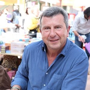 Pour surmonter cette épreuve, il a choisi de se tourner vers les "soins de support" en complément de ses traitements.

Pascal Bataille  - Festival du Livre de Paris 2025 au Grand Palais à Paris le 11 avril 2025.
© Denis Guignebourg / Bestimage