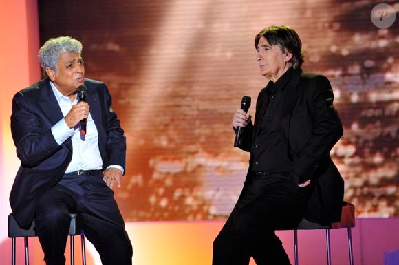 Serge Lama et Enrico Macias lors de l'enregistrement de l'émission Vivement dimanche le 29 août 2012.
Crédit : AGENCE / BESTIMAGE