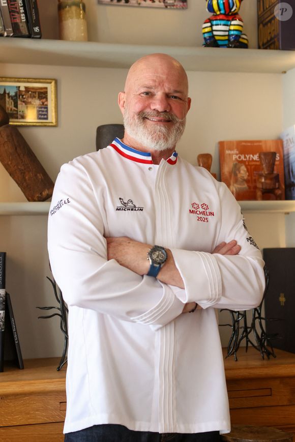 Exclusif - Le chef Philippe Etchebest dans les cuisines de son restaurant "Maison Nouvelle" à Bordeaux, le 11 avril 2025. ©Jean-Marc Lhomer/Bestimage.