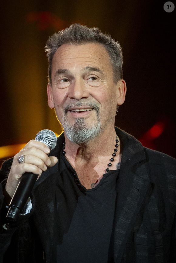 Exclusif - Florent Pagny lors de l'enregistrement de l'émission "L'anniversaire secret" à Paris. Le 7 novembre 2023. © Cyril Moreau / Bestimage