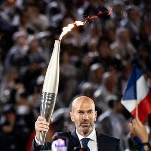 Zinedine Zidane porte la flamme olympique lors de la cérémonie d'ouverture des Jeux olympiques de Paris 2024 le 26 juillet 2024 à Paris.  Photo by Maxim Thore / Bildbyran/SPUS/ABACAPRESS.COM