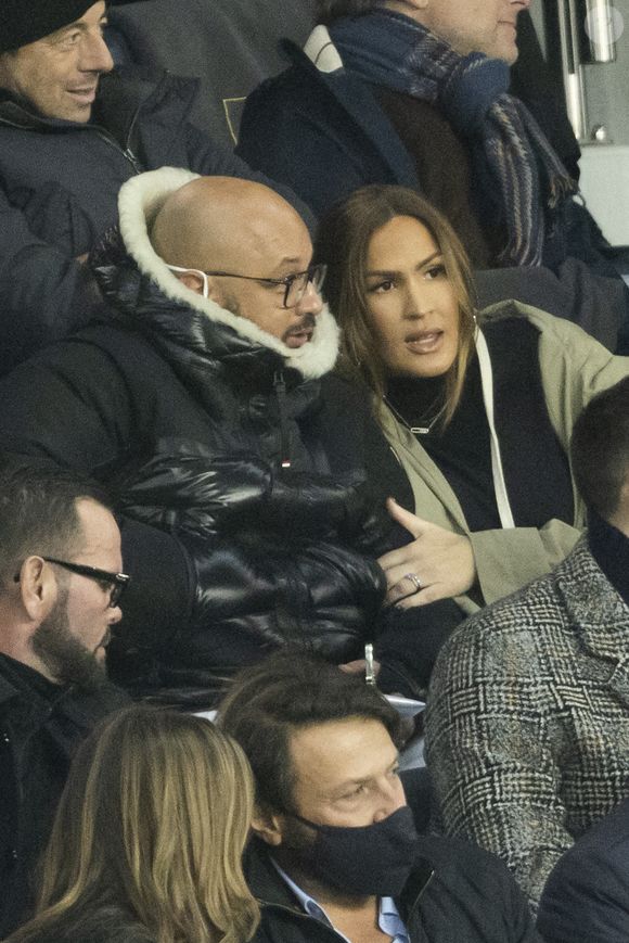 Fille ainée de l'époux de la chanteuse, Hicham.

Vitaa (enceinte de son 3ème enfant) et son mari Hicham Bendaoud - People lors de la huitième de finale aller de la Ligue des champions entre le PSG et le Real Madrid au Parc des Princes à Paris le 15 février 2022. © Cyril Moreau/Bestimage