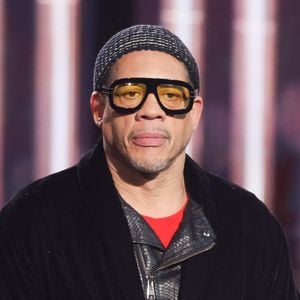 Loin des plateaux télé ou des scènes parisiennes

Joey Starr - Cérémonie de la 40ème édition des Victoires de la Musique à la Seine Musicale à Boulogne-Billancourt, France, le 14 février 2025. © Coadic Guirec/Bestimage