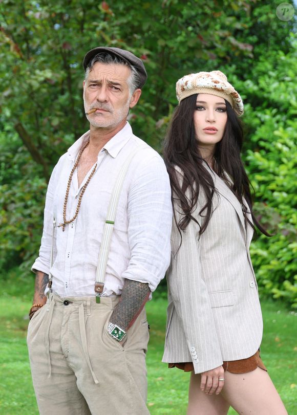 Les deux artistes se sont récemment lancés dans un vaste projet en duo

Exclusif - Rendez-vous avec Catherine Davydzenka et son compagnon Stéphane Blancafort (partenaire dans la série "Ici tout commence") en marge du Festival du Cinéma Francais et de la Gastronomie d'Aix-les-Bains, France, le 6 juin 2025. © Denis Guignebourg/Bestimage