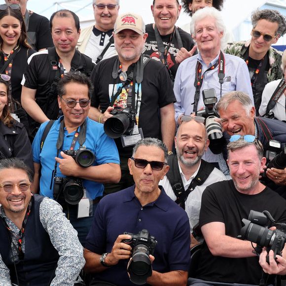 Roschdy Zem pose avec les photographes - Photocall du film "13 Jours 13 Nuits" lors du 78ème Festival International du Film de Cannes le 24 mai 2025. © Jacovides-Moreau/Bestimage