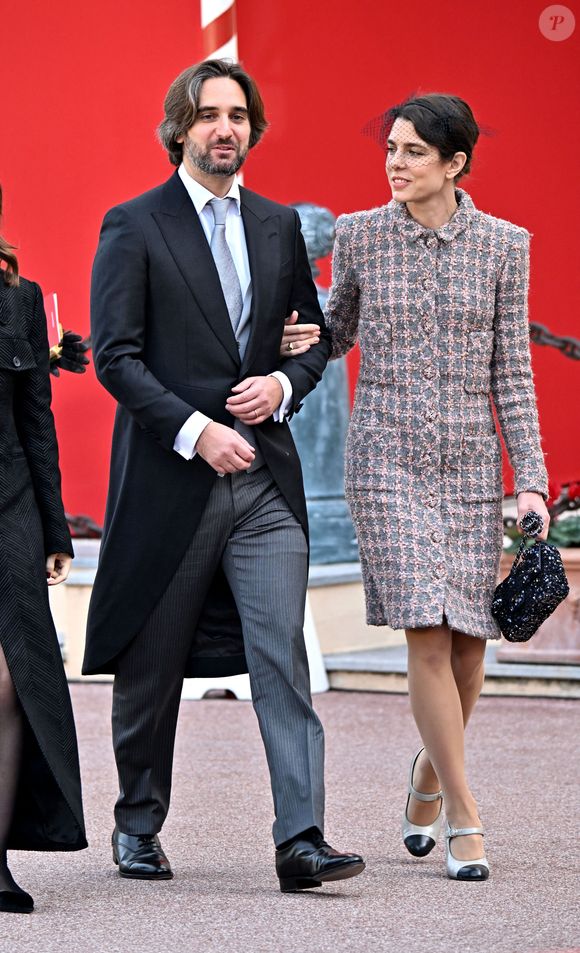 Dimitri Rassam et Charlotte Casiraghi - La famille princière rejoint le palais à pied après la messe lors de la Fête Nationale de la principauté de Monaco le 19 novembre 2022.

© Dominique Jacovides / Bruno Bebert / Bestimage