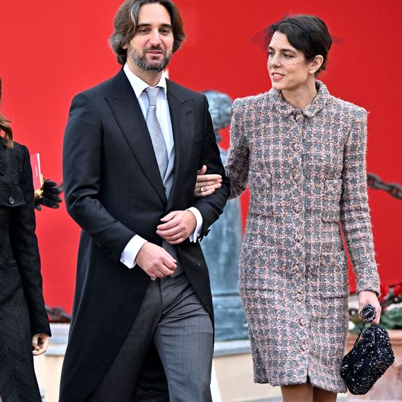 Dimitri Rassam et Charlotte Casiraghi - La famille princière rejoint le palais à pied après la messe lors de la Fête Nationale de la principauté de Monaco le 19 novembre 2022.

© Dominique Jacovides / Bruno Bebert / Bestimage
