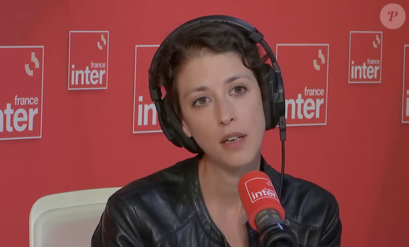 Comme ce jour où, en proie à de nouveaux vomissements, elle s'est demandée si "cela vaut vraiment le coup". "Je veux savoir, écrit-elle. Je veux connaître mes chances de réchapper à tout cet enfer. Je veux savoir si (...) tout cela vaut vraiment le coup."

Clémentine Vergnaud, lors d'une émission sur France Inter, le 20 juin 2023. / France Inter