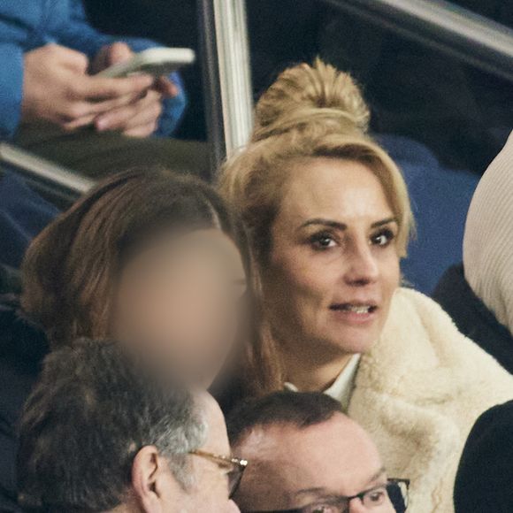 Elodie Gossuin et sa fille - Célébrités dans les tribunes du match de Ligue 1 McDonald's opposant le Paris Saint-Germain (PSG) à L’AS Monaco (4-1) au Parc des Princes à Paris le 7 février 2024. © Cyril Moreau/Bestimage