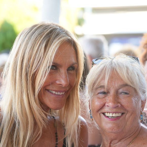 Le blond naturel, fondu et facile à entretenir séduit de plus en plus de femmes cette saison.

Astrid Veillon - Festival Les Hérault du Cinéma et de la Télévision 2026 au Cap d'Agde le 18 juin 2026. © Anne-Sophie Guebey/Bestimage