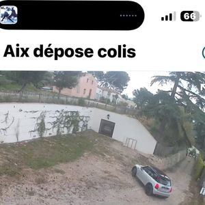 "Si quelqu'un peut me dire qui est cette personne, heureusement que j'ai des caméras partout"

Karine le Marchand, Instagram