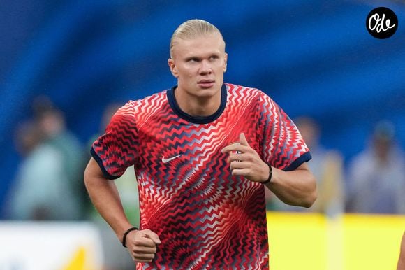 En 2023, il a également acquis un appartement de standing à Oslo, où la discrétion est une priorité.

Erling Haaland de la Norvège avant le match de la phase de groupes de la Coupe du monde de la FIFA 2026 opposant la Norvège au Sénégal, disputé au New York New Jersey Stadium, à East Rutherford, le 22 juin 2026. © PsnewZ / Bestimage