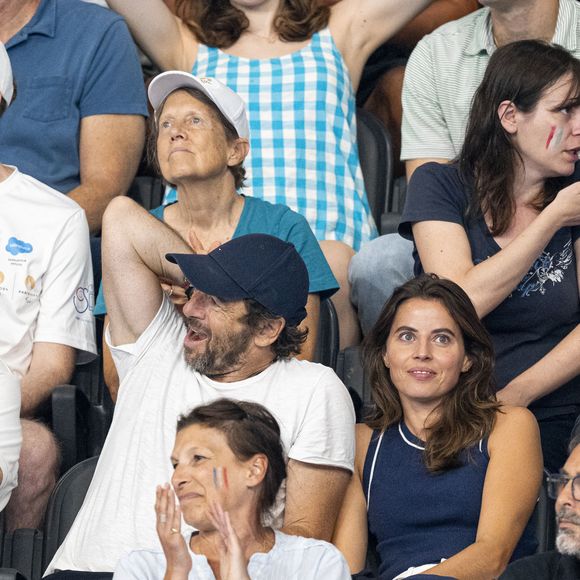 “J'étais parti la veille et mon fils était là. Il se rendait à l'aéroport. Il m'a dit : ‘Est-ce que je dois retourner à la maison ?’”, ajoute le chanteur

Patrick Bruel et son amie Clémence assistent aux épreuves de natation lors des Jeux Olympiques de Paris 2024 (JO) à La Défense Arena à Nanterre le 2 aout 2024. © Perusseau-Jacovides/Bestimage