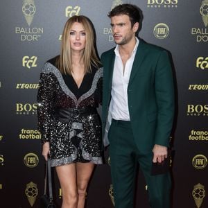 En revoyant une photo prise pendant sa maladie, elle a pris conscience de l'importance de faire preuve de davantage de douceur et de bienveillance envers elle-même.

Caroline Receveur et son compagnon Hugo Philip lors de la cérémonie du Ballon d'Or 2019 à Paris, le 2 décembre 2019.

© Jeremy Melloul / Bestimage