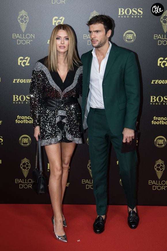 En revoyant une photo prise pendant sa maladie, elle a pris conscience de l'importance de faire preuve de davantage de douceur et de bienveillance envers elle-même.

Caroline Receveur et son compagnon Hugo Philip lors de la cérémonie du Ballon d'Or 2019 à Paris, le 2 décembre 2019.

© Jeremy Melloul / Bestimage