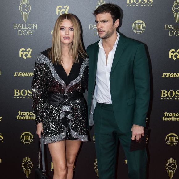 En revoyant une photo prise pendant sa maladie, elle a pris conscience de l'importance de faire preuve de davantage de douceur et de bienveillance envers elle-même.

Caroline Receveur et son compagnon Hugo Philip lors de la cérémonie du Ballon d'Or 2019 à Paris, le 2 décembre 2019.

© Jeremy Melloul / Bestimage